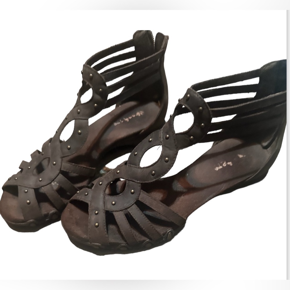 Skechers gladiator sandals NEW SIZE 6 color dark brown preowned great shape. - Picture 1 of 4